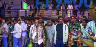 Madaxweynaha Soomaaliya oo booqday goob madadaalo, kuna dhiirrigeliyay dhalinyarada ka qeybqaadashada nabadda iyo horumarka