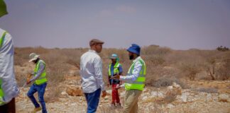 Guddoomiyaha Dhuusamareeb oo Kormeeray Qorshaha Dhismaha Waddada Dhuusamareeb iyo Qaradhi