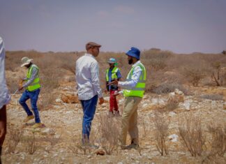 Guddoomiyaha Dhuusamareeb oo Kormeeray Qorshaha Dhismaha Waddada Dhuusamareeb iyo Qaradhi