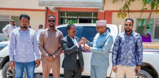 Wasiirkii Hore ee Beeraha oo Si Rasmiga ah u Wareejiyay Hantidii iyo Mas’uuliyaddii Wasaaradda Wasiirka Cusub