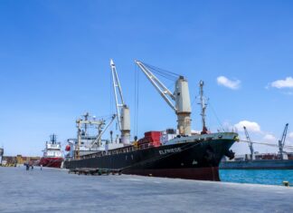 Dekedda Muqdisho oo Martigelisay Wafdi ka Socday Cumaan si Loo Xoojiyo Iskaashiga Badda