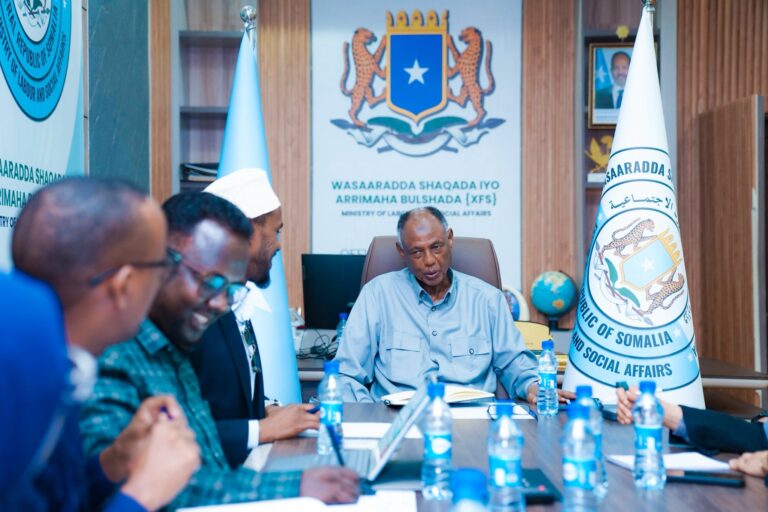 Wasiirka Shaqada iyo Arrimaha Bulshada Soomaaliya oo la kulmay Hay’adda SOS