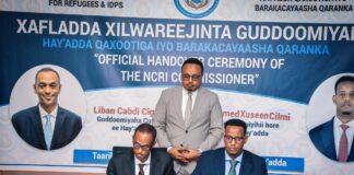 Wasiir Ku-xigeenka Arrimaha Gudaha XFS oo Xilalka Isku Wareejiyay Guddoomiyeyaasha Hay’adda Qaxootiga iyo Barakacayaasha Qaranka