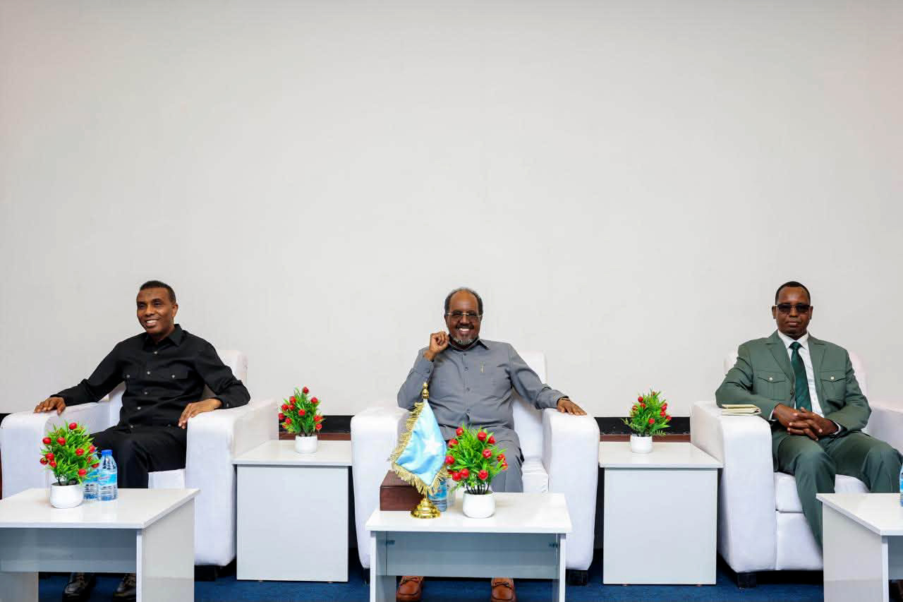 Madaxweyne Xasan Sheekh oo Xildhibaannada Galmudug iyo Hirshabeelle Kala Hadlay Dardargelinta Doorashooyinka Tooska ah