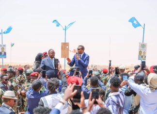 Ra’iisul Wasaare Xamsa Cabdi Barre oo Gaaray Laascaanood
