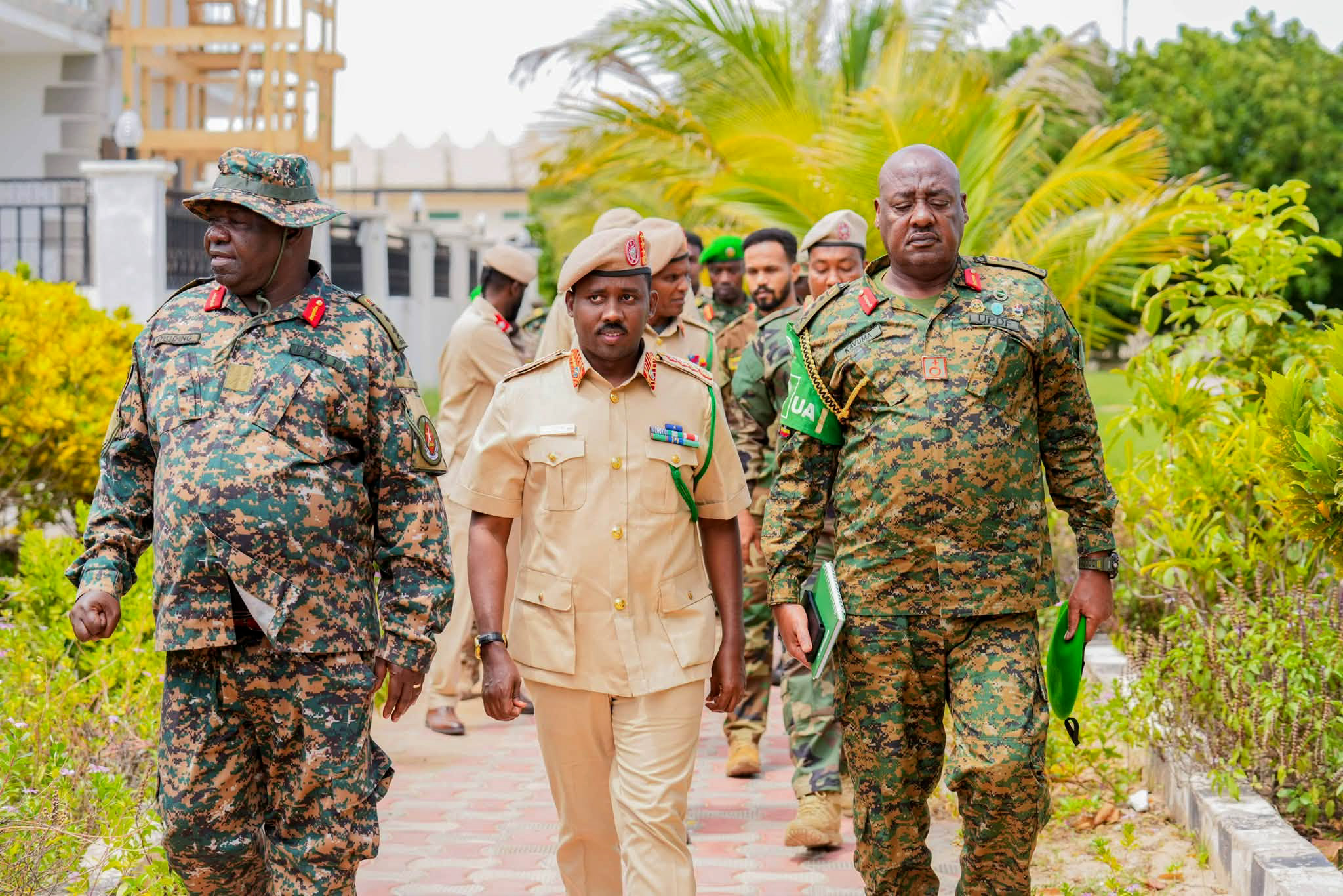 Taliyaha Ciidanka XDS oo Muqdisho ku qaabilay Wufuud ka socotay Ethiopia, Kenya iyo Uganda