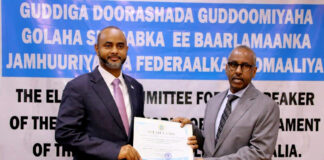 Laba Xildhibaan oo Shahaadooyinka Musharraxnimada Guddoomiyaha Golaha Shacabka La Guddoonsiiyey