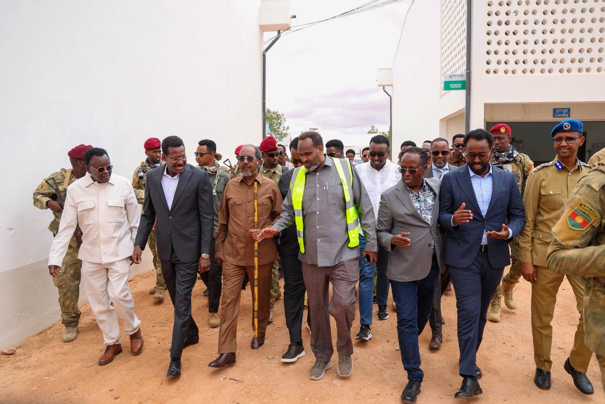 Madaxweyne Xasan Sheekh oo Kormeeray Dugsiga Farsamada Gacanta ee Prof. Cadow
