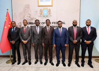 Wasiirka Amniga Gudaha XFS oo booqday Safaaradda Soomaaliya ee Beijing