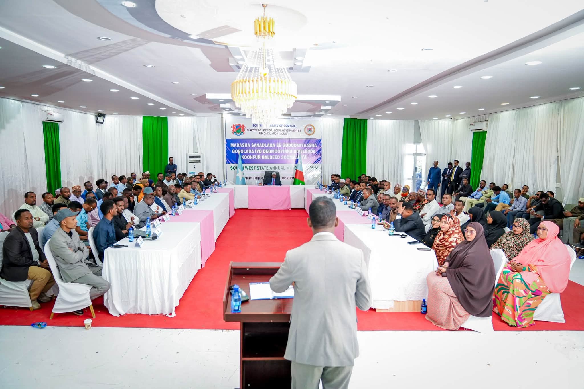 Hoggaamiyaha Koonfur Galbeed oo Baydhabo ka furay Madasha Sanadlaha ah ee Guddoomiyeyaasha Gobollada iyo Degmooyinka