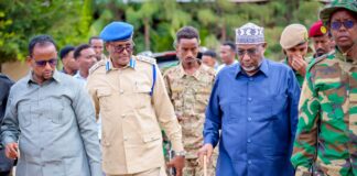 Sheekh Aadan Madoobe oo kormeeray goobihii uu saameeyay qaraxii Baydhabo