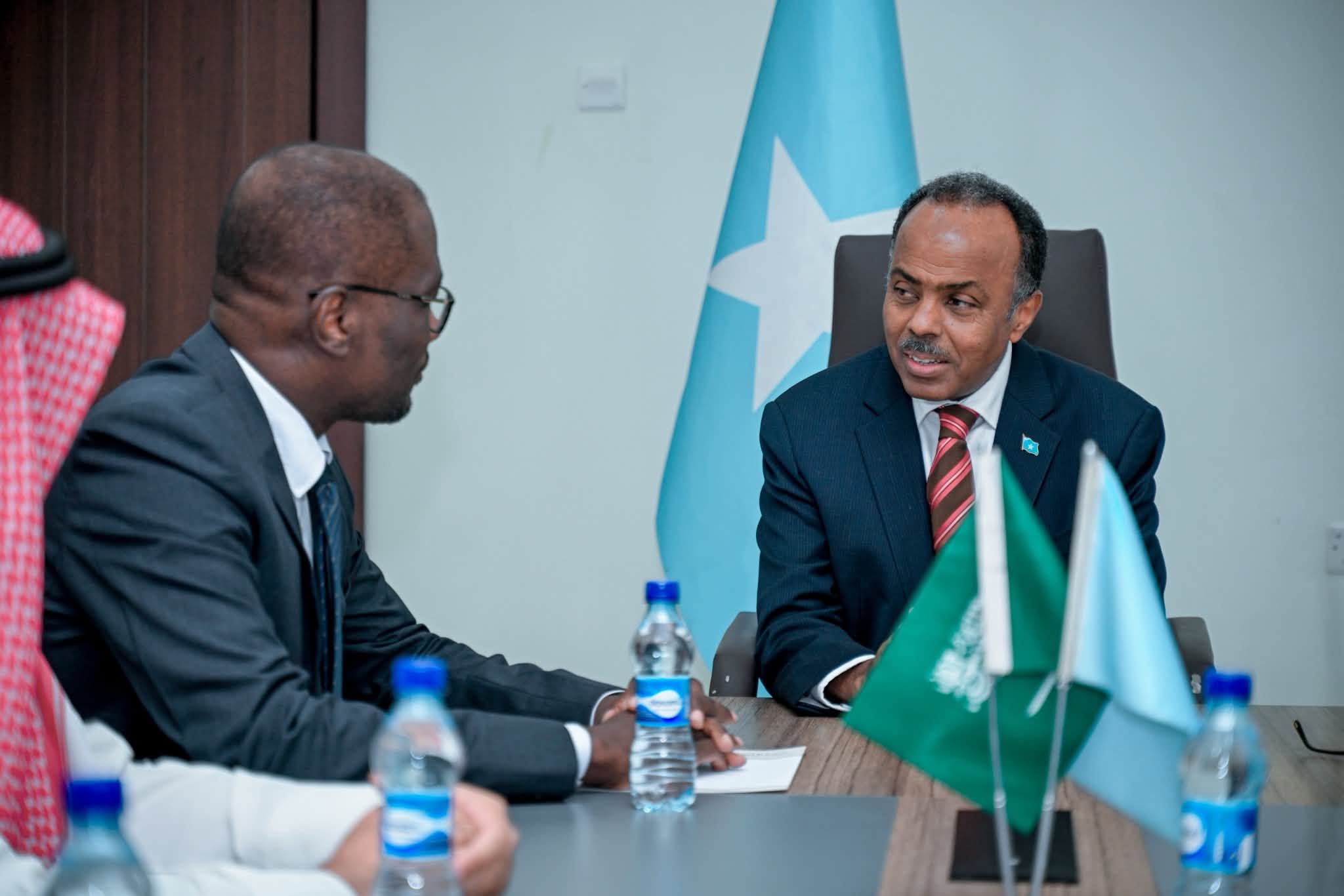 Soomaaliya iyo Sacuudiga oo ka wada hadlay xoojinta xiriirka, ganacsiga iyo amniga Badda Cas