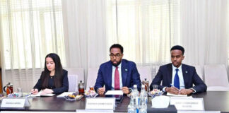 Safiirka Soomaaliya ee Azerbaijan oo la kulmay Wasiirka Sayniska iyo Waxbarashada