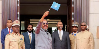 Madaxweyne Xasan Sheekh oo ka qayb galay munaasabad heer qaran ah oo lagu xusay Maalinta Calanka Soomaaliyeed