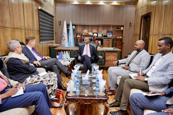 Guddoomiyaha Golaha Shacabka oo Kulan la Qaatay Danjiraha Cusub ee Midowga Yurub u Qaabilsan Soomaaliya