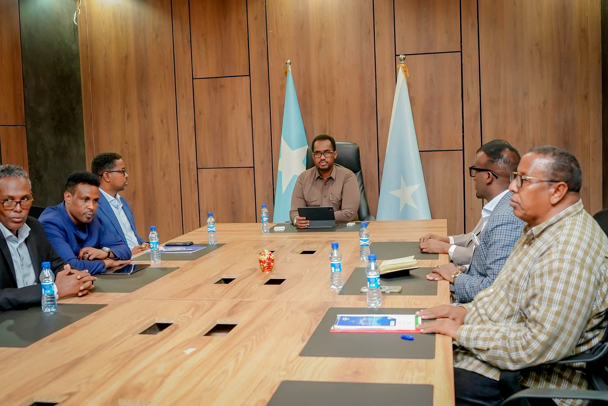 Hoggaanka Cusub ee Galmudug oo Kulan la Yeeshay Wasaaradda Maaliyadda iyo Hanti-dhowraha Guud