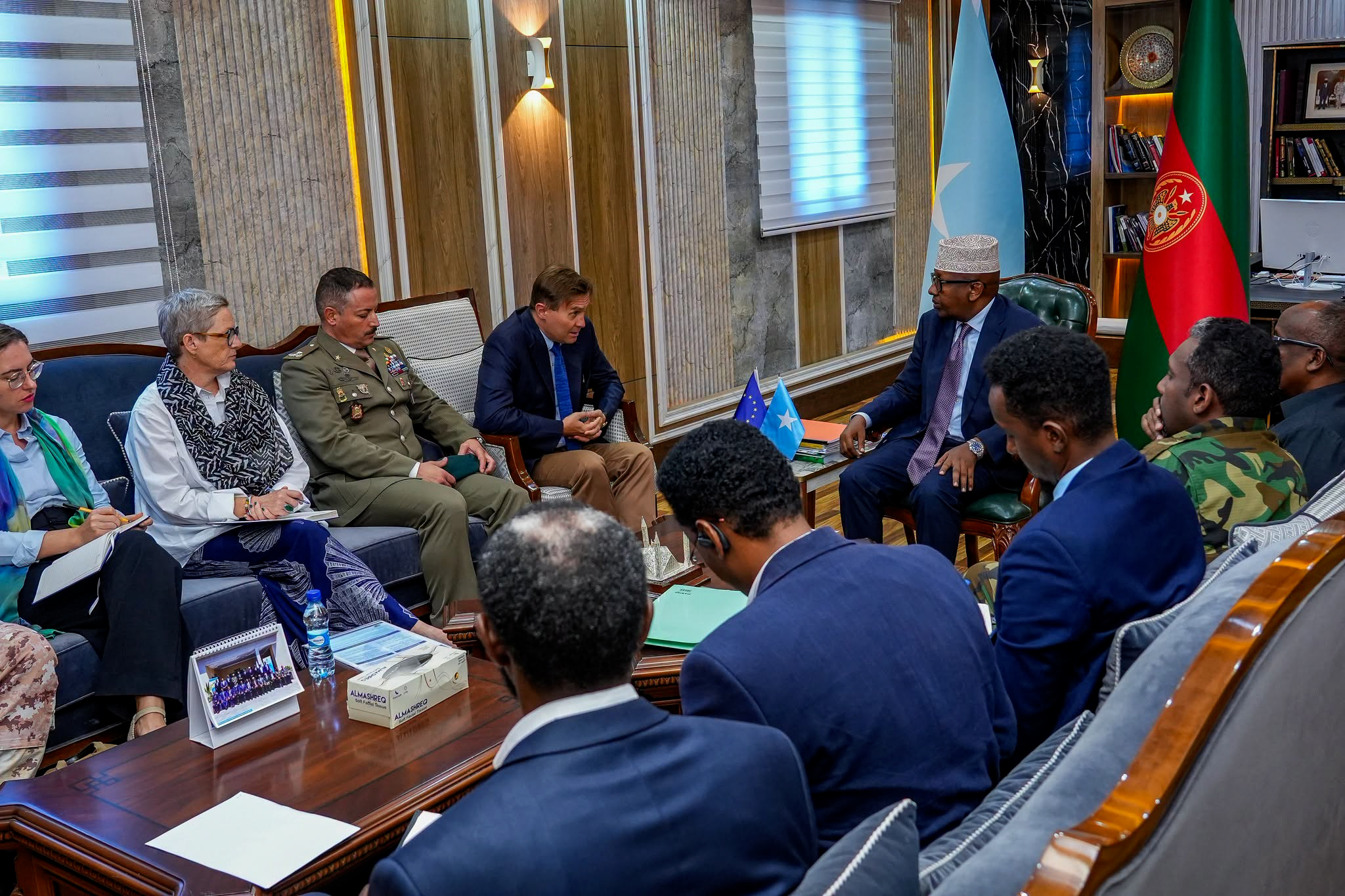 Wasiirka Gaashaandhigga Soomaaliya oo Qaabilay Danjiraha Cusub ee Midowga Yurub
