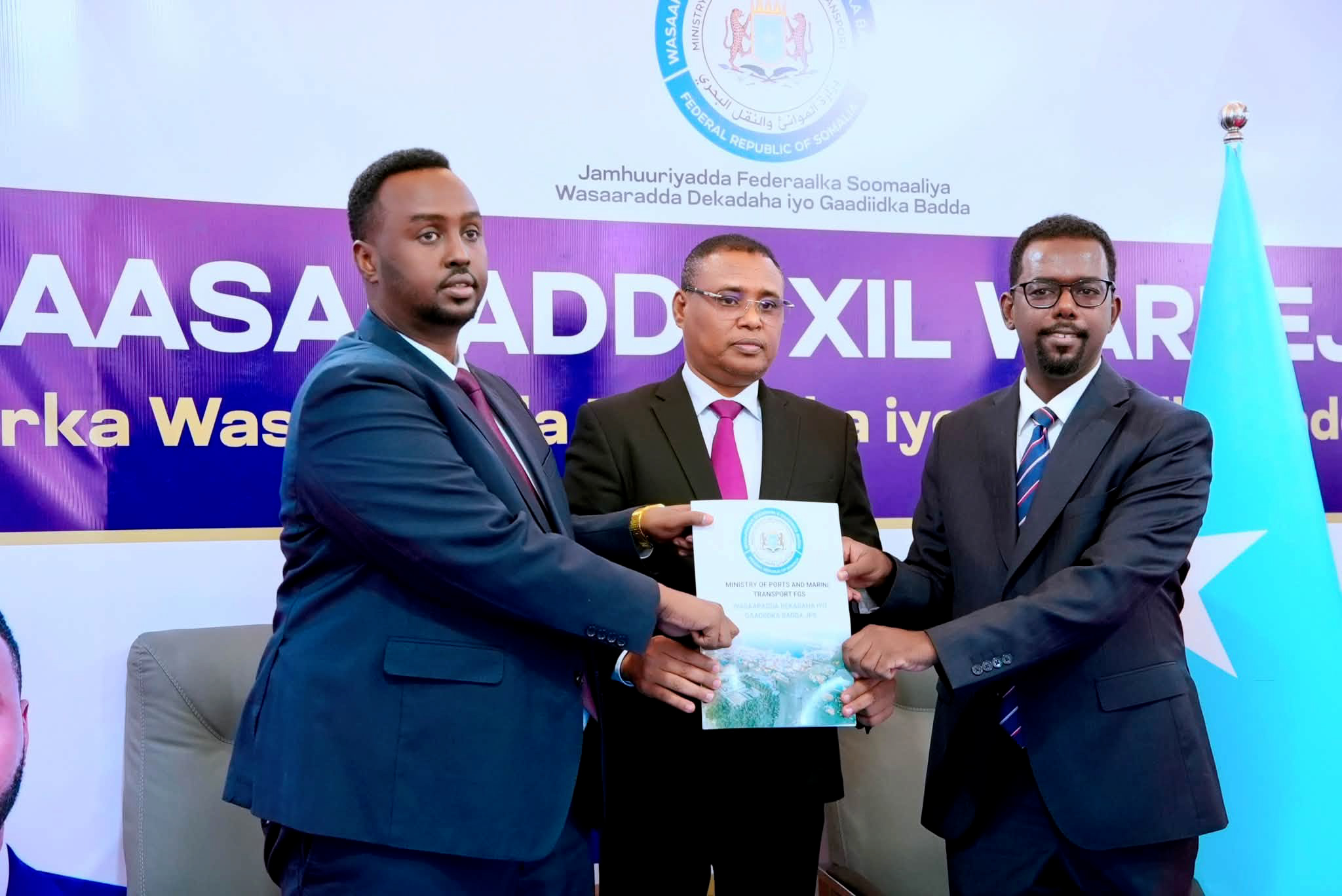 Ra’iisul Wasaare Ku-xigeenka Labaad oo Ka Qaybgalay Xil-wareejinta Wasaaradda Dekedaha iyo Gaadiidka Badda