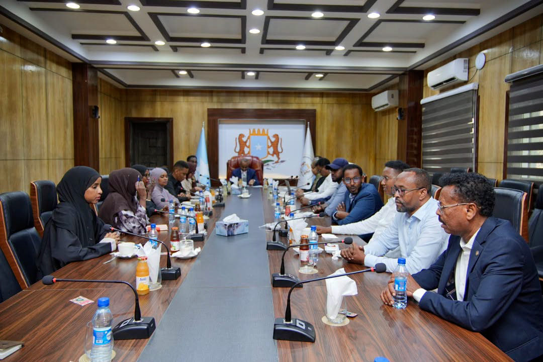 Guddoomiyaha Golaha Shacabka oo Kulan la Qaatay Madaxda Warbaahinta Gaarka loo Leeyahay